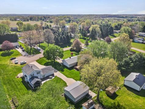 14281 Wade Avenue NE Hartville OH 44632