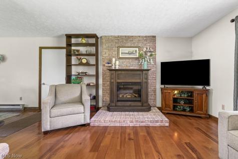 14281 Wade Avenue NE Hartville OH 44632
