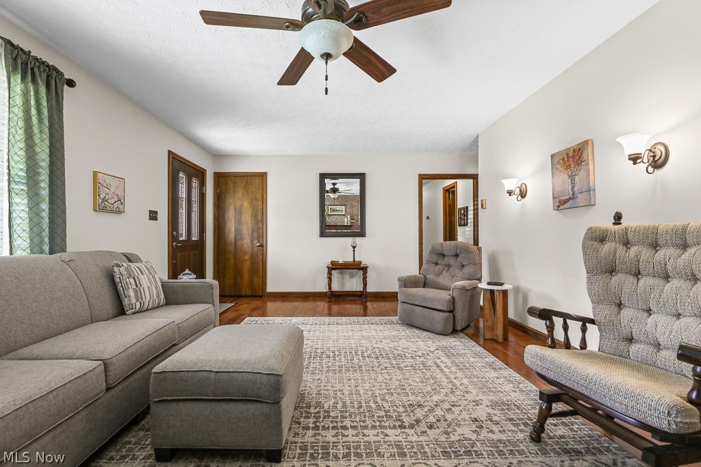 14281 Wade Avenue NE Hartville OH 44632