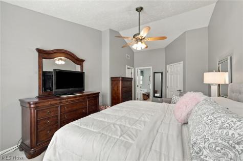 39280 Camelot Way Avon OH 44011