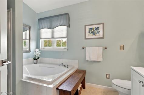 39280 Camelot Way Avon OH 44011