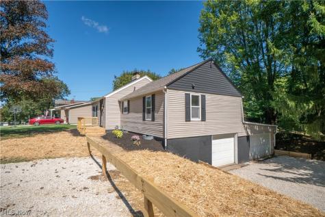 12800 Redwood Avenue NW Uniontown OH 44685