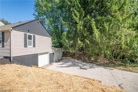 12800 Redwood Avenue NW Uniontown OH 44685