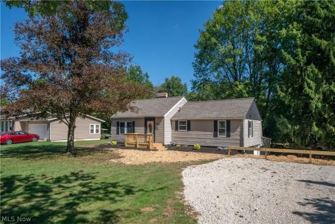 12800 Redwood Avenue NW Uniontown OH 44685