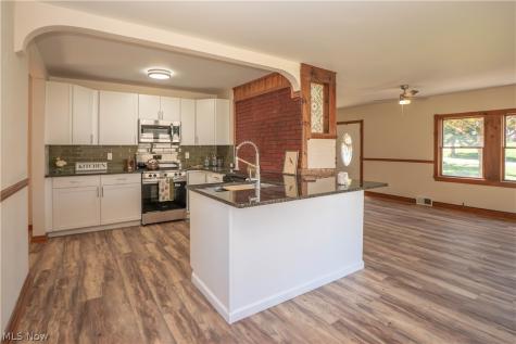 12800 Redwood Avenue NW Uniontown OH 44685