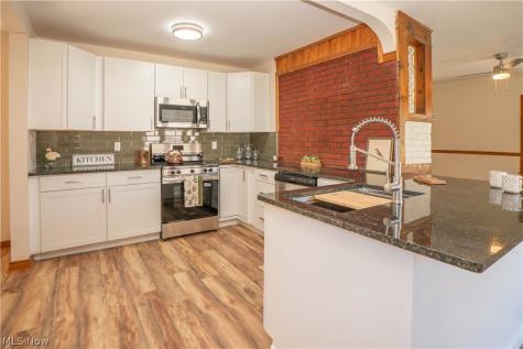 12800 Redwood Avenue NW Uniontown OH 44685