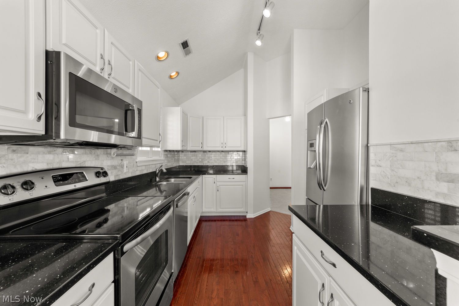 33 Vista Circle North Olmsted OH 44070