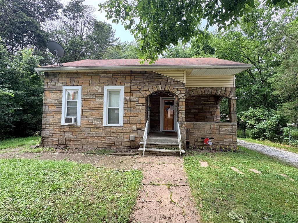 572 East Avenue Akron OH 44320