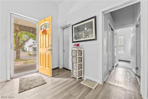 572 East Avenue Akron OH 44320