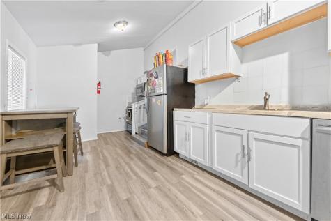 572 East Avenue Akron OH 44320