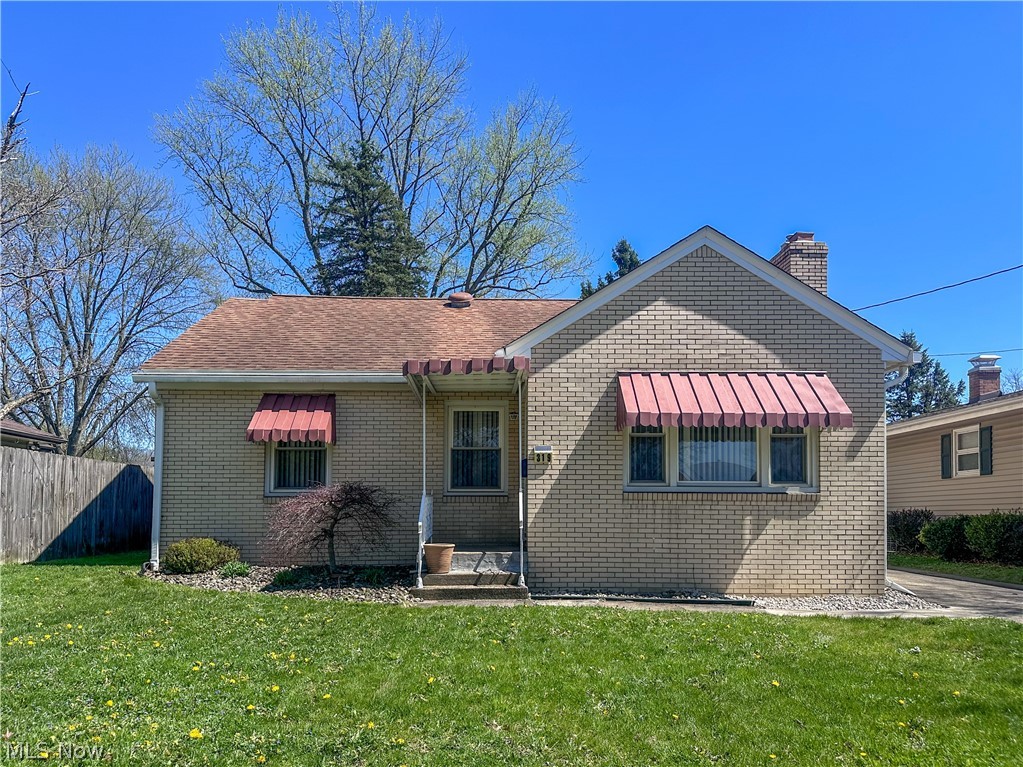 319 Summit Avenue Niles OH 44446