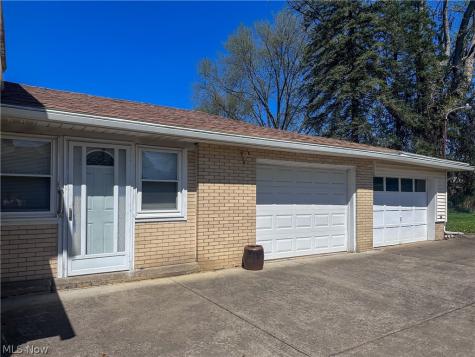 319 Summit Avenue Niles OH 44446