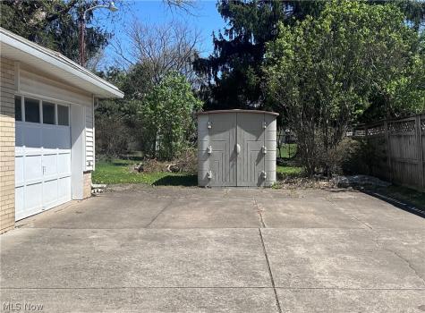 319 Summit Avenue Niles OH 44446