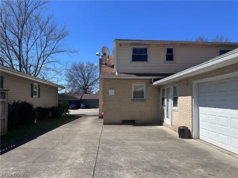 319 Summit Avenue Niles OH 44446