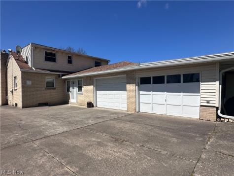 319 Summit Avenue Niles OH 44446