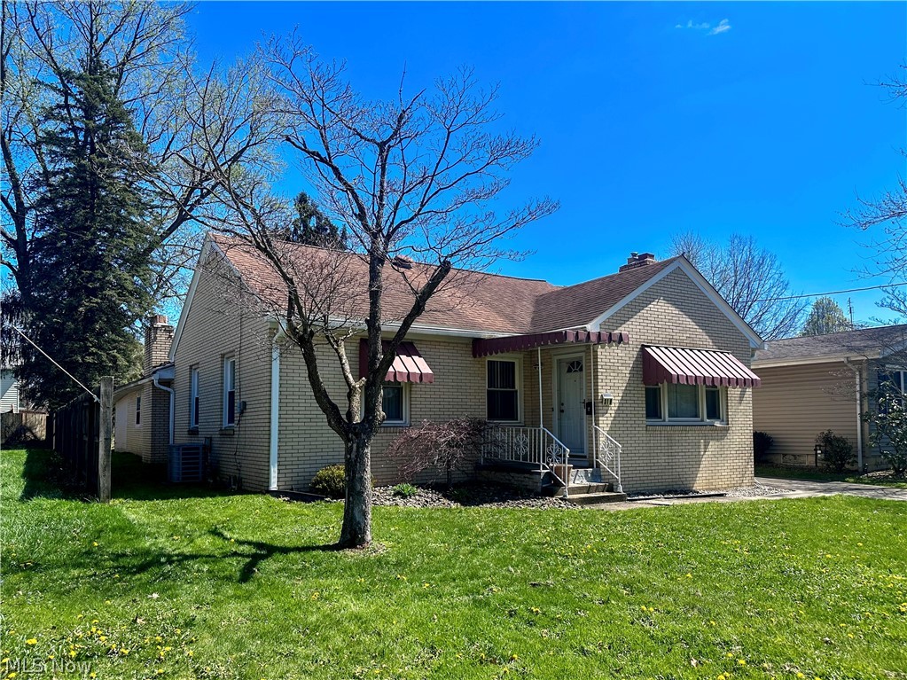 319 Summit Avenue Niles OH 44446