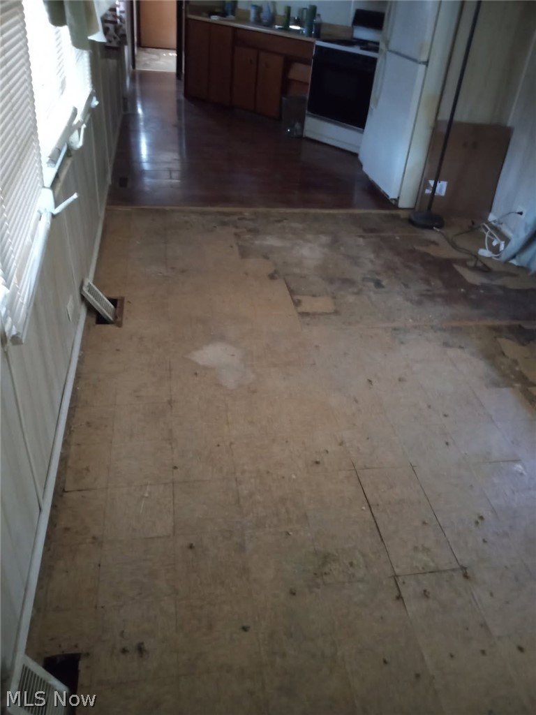8112 Russell Lane Cleveland OH 44144