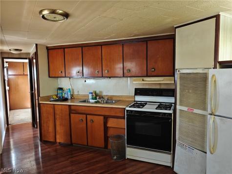8112 Russell Lane Cleveland OH 44144