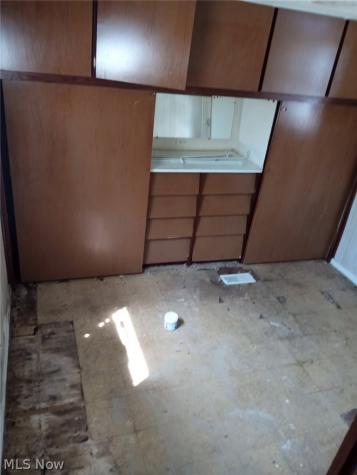 8112 Russell Lane Cleveland OH 44144