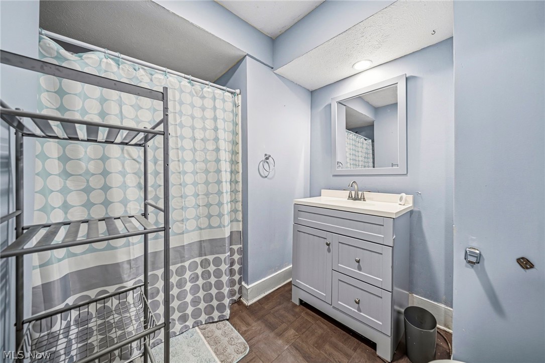 2885 E Water Street Rock Creek OH 44084