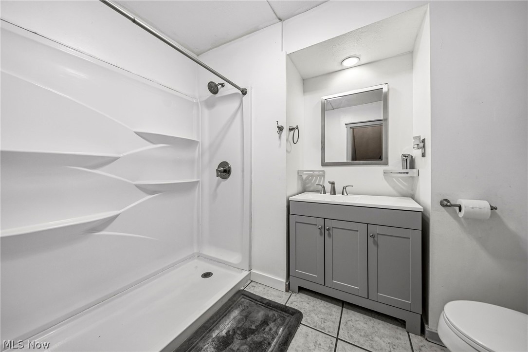 2885 E Water Street Rock Creek OH 44084