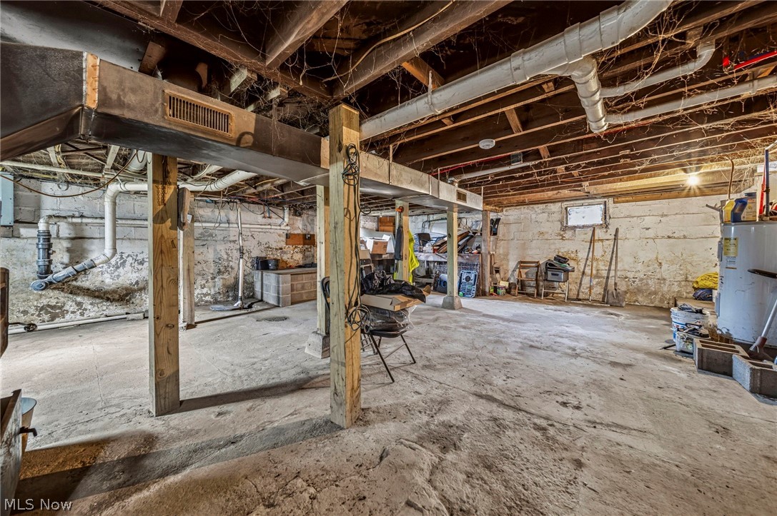2885 E Water Street Rock Creek OH 44084