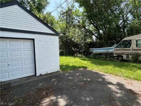 8910 Harris Avenue Cleveland OH 44104