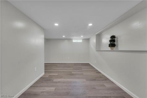 6391 Sandfield Drive Brook Park OH 44142