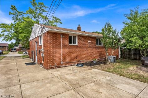 6391 Sandfield Drive Brook Park OH 44142