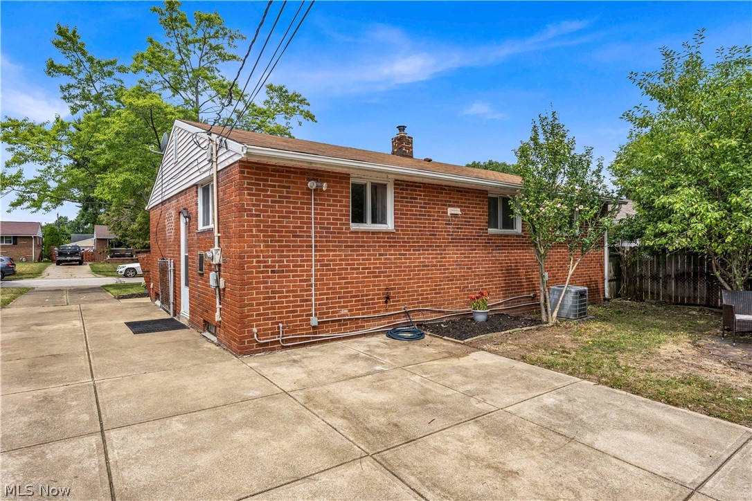 6391 Sandfield Drive Brook Park OH 44142