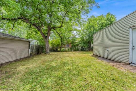 6391 Sandfield Drive Brook Park OH 44142