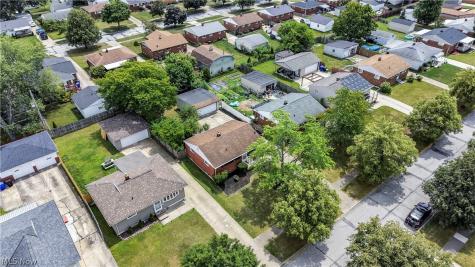 6391 Sandfield Drive Brook Park OH 44142
