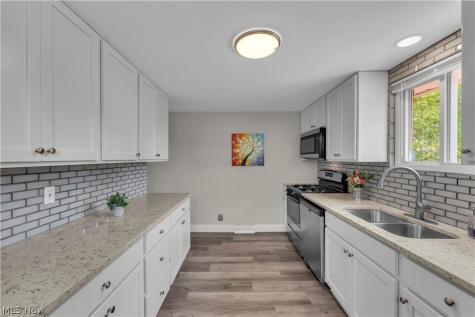 6391 Sandfield Drive Brook Park OH 44142