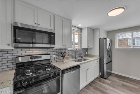 6391 Sandfield Drive Brook Park OH 44142
