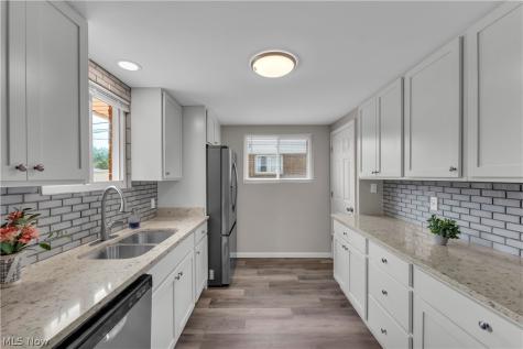 6391 Sandfield Drive Brook Park OH 44142