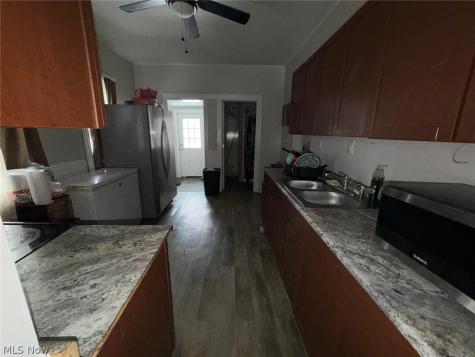 3942 Poe Avenue Cleveland OH 44109