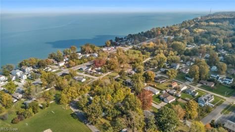 559 Pasadena Avenue Sheffield Lake OH 44054