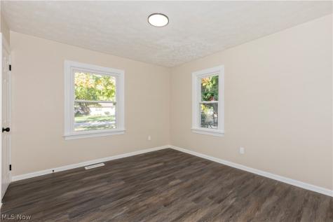 874 Hine Avenue Painesville OH 44077