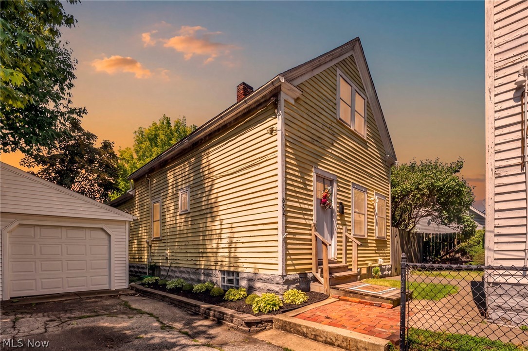 852 Starkweather Cleveland OH 44113