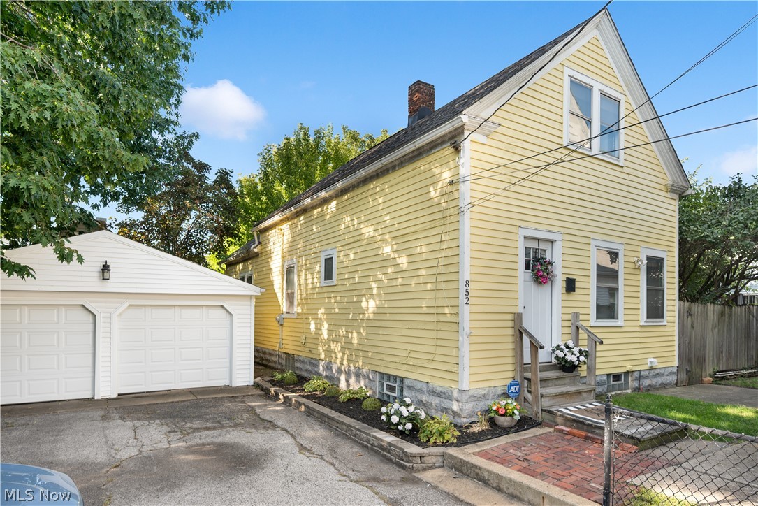 852 Starkweather Cleveland OH 44113