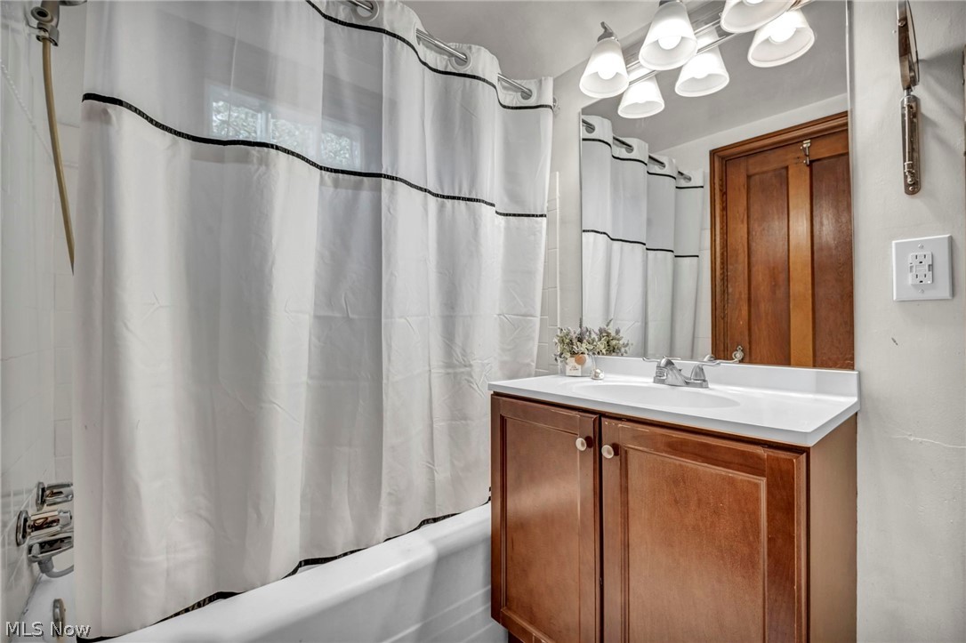 852 Starkweather Cleveland OH 44113