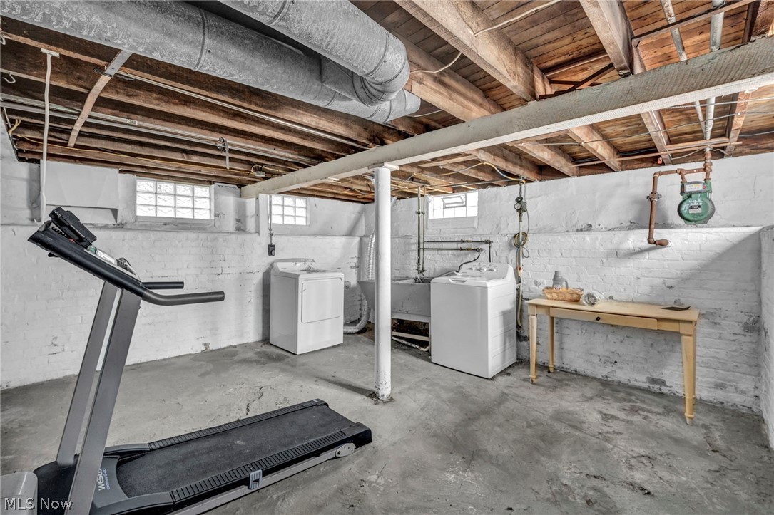 852 Starkweather Cleveland OH 44113