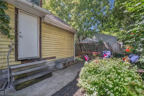 852 Starkweather Cleveland OH 44113