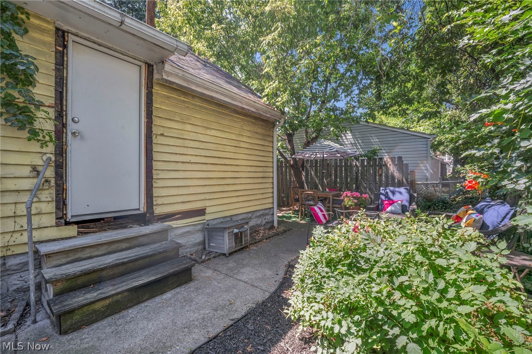852 Starkweather Cleveland OH 44113