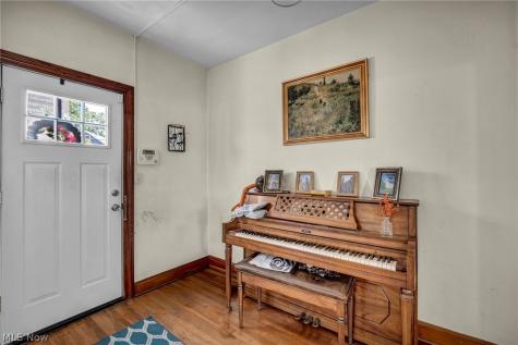 852 Starkweather Cleveland OH 44113