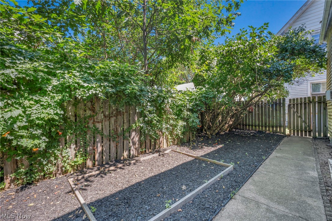 852 Starkweather Cleveland OH 44113