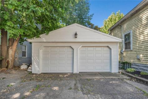 852 Starkweather Cleveland OH 44113