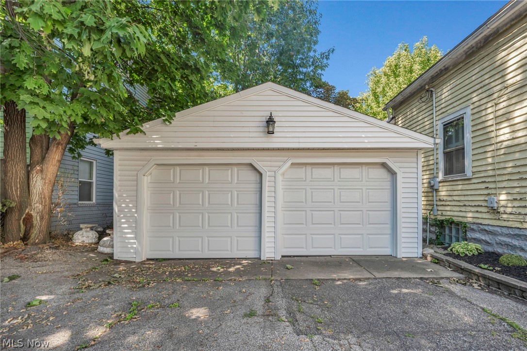 852 Starkweather Cleveland OH 44113