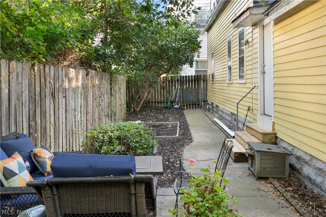 852 Starkweather Cleveland OH 44113