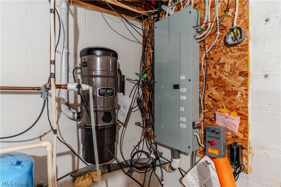 5556 Blacksnake Hill Road NE Dover OH 44622
